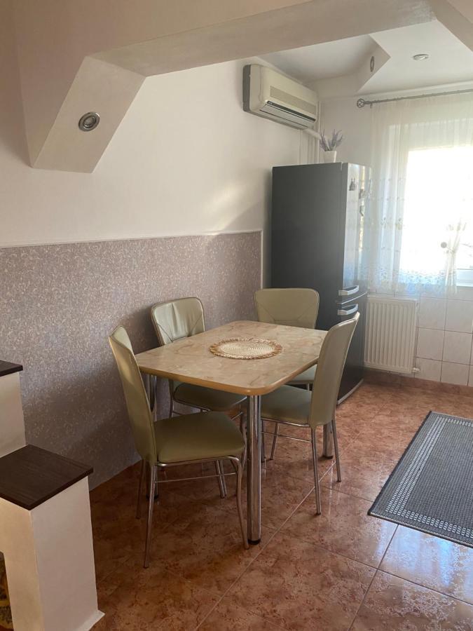 Apartament Regim Hotelier Орадеа Екстериор снимка